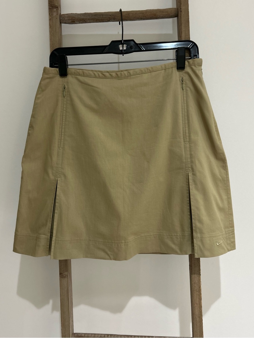 Nike Golf Dri-Fit Khaki Performance Skort Pleats Zip Pockets Size 8 Tennis